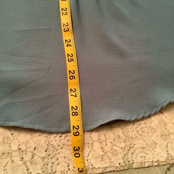 Maurices Tp blouse tunic sleeveless keyhole lace bodice and collar Medium - Picture 7 of 8